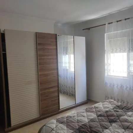 Accogliente A Durazzo, Vicino Al Mare Škalngur