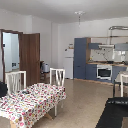 Accogliente A Durazzo, Vicino Al Mare * Škalngur