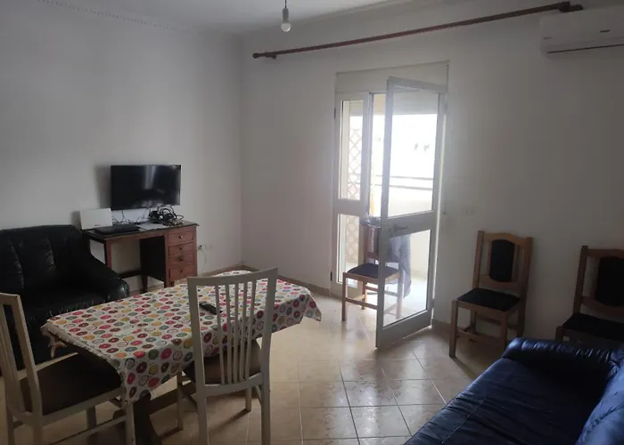 Accogliente A Durazzo, Vicino Al Mare Couette-café *