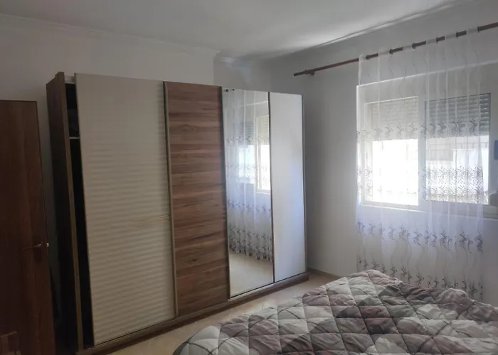 Accogliente A Durazzo, Vicino Al Mare Škalngur